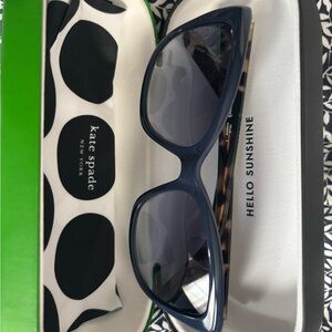 Kate Spade Navy and Tortoise Sunglasses
Size 53-17-135